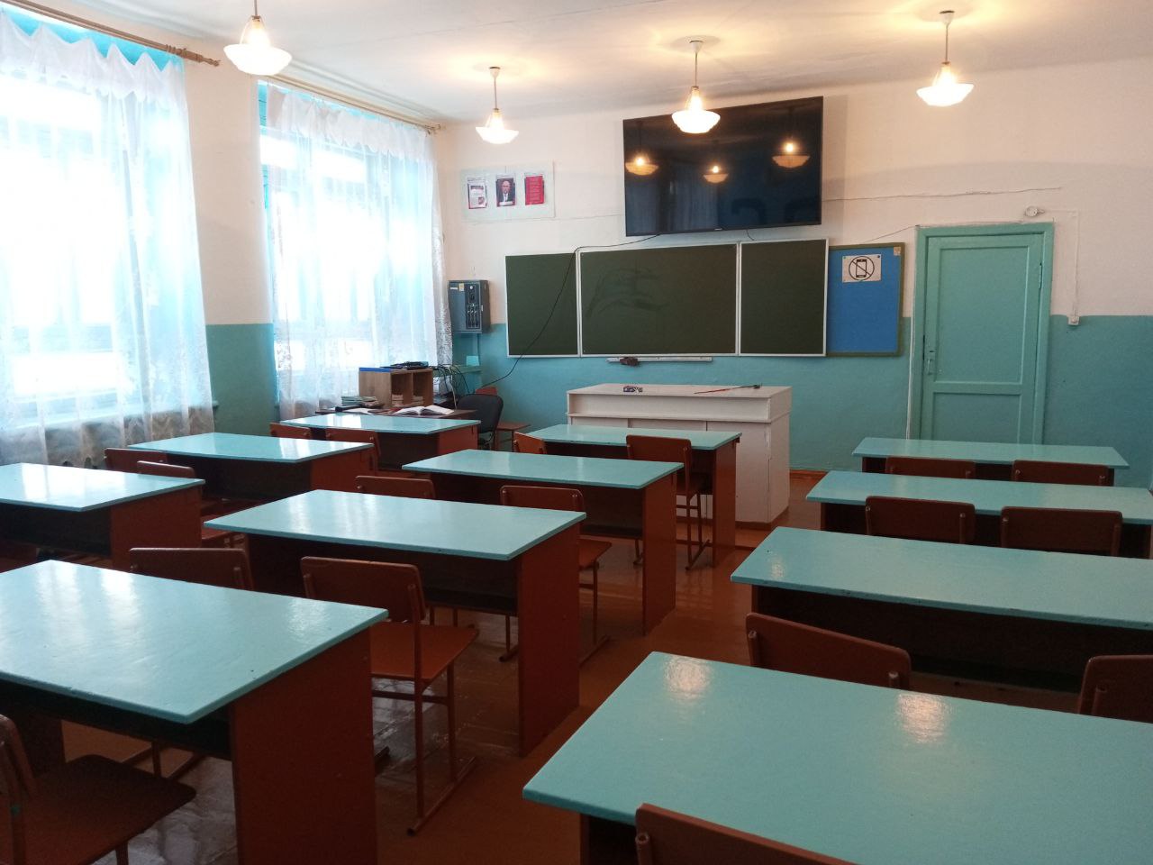 Изображения кабинета физики.